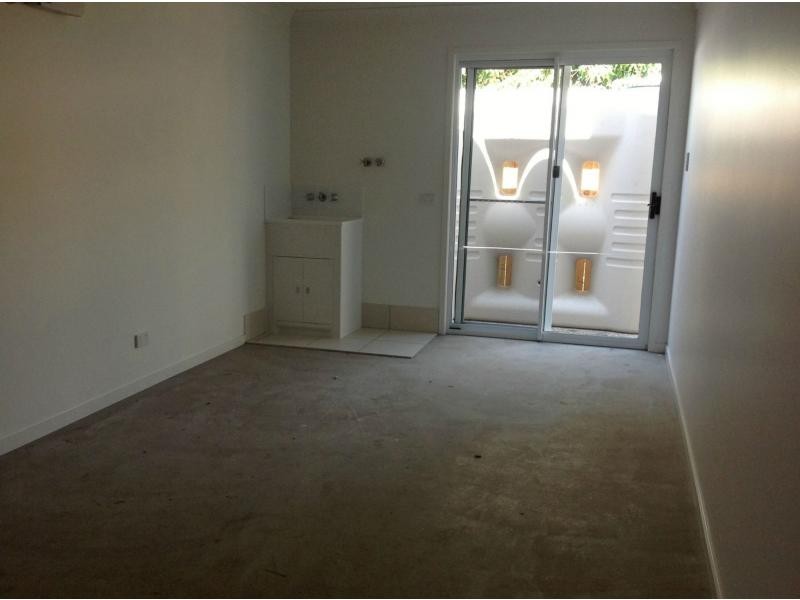 Duplex 2/39 Downie Avenue, Bucasia QLD 4750