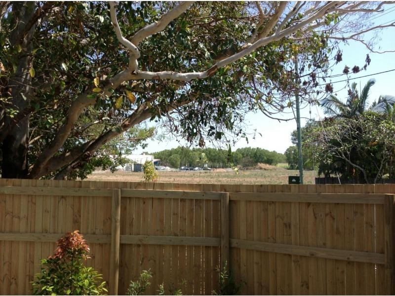 Duplex 2/39 Downie Avenue, Bucasia QLD 4750