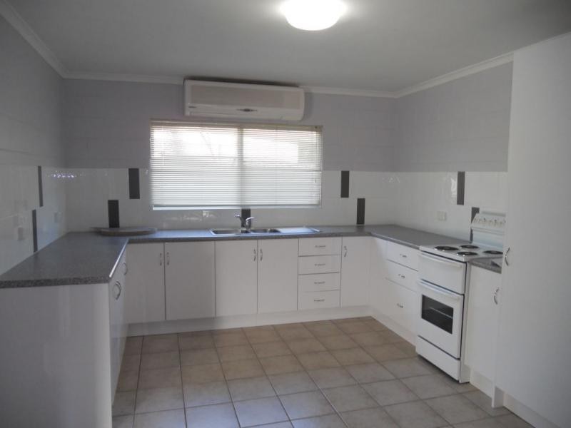 Unit 2/5 Jansen Street North, Slade Point QLD 4740