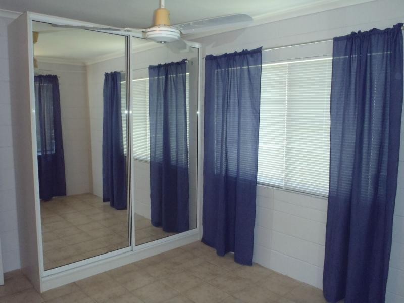 Unit 2/5 Jansen Street North, Slade Point QLD 4740