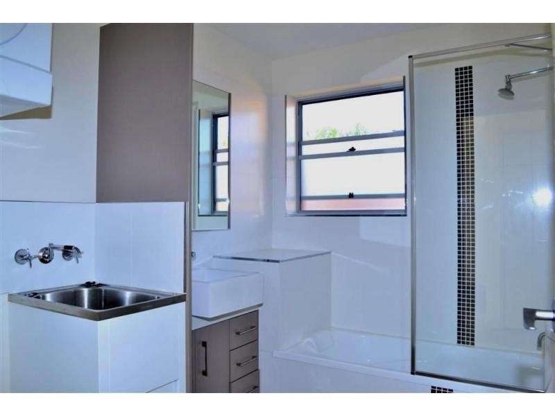 9 Victor Street, Holland Park QLD 4121