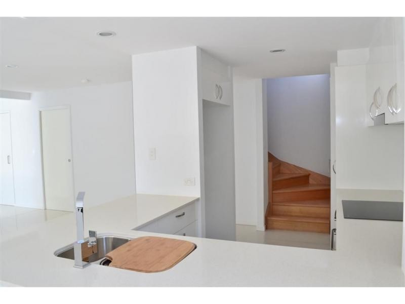 10/14 Military Close, Annerley QLD 4103