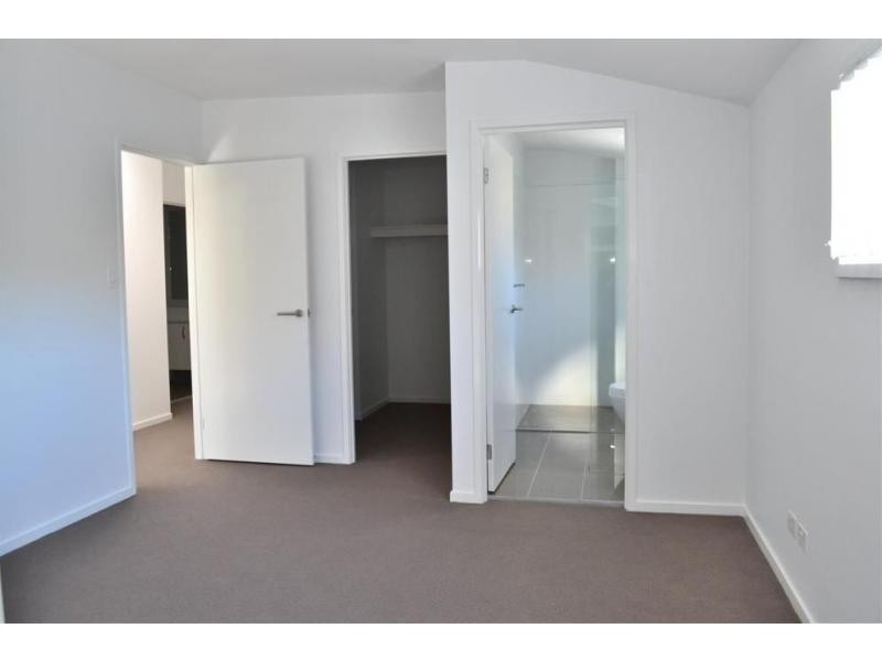 10/14 Military Close, Annerley QLD 4103