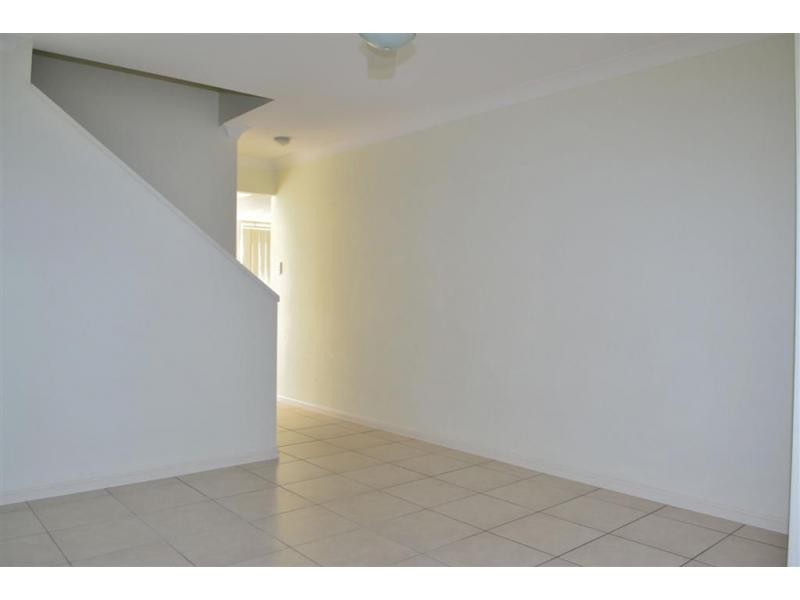 2/27 Daniella Drive, Marsden QLD 4132