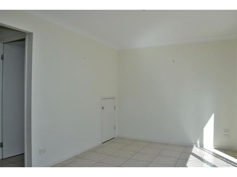 2/27 Daniella Drive, Marsden QLD 4132