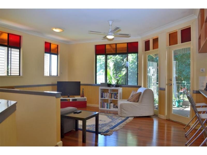 19 Brighton Road, Highgate Hill QLD 4101