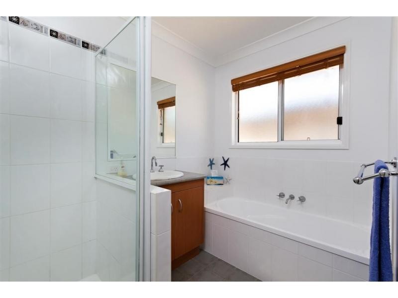 127 Blackwood Road, Manly West QLD 4179