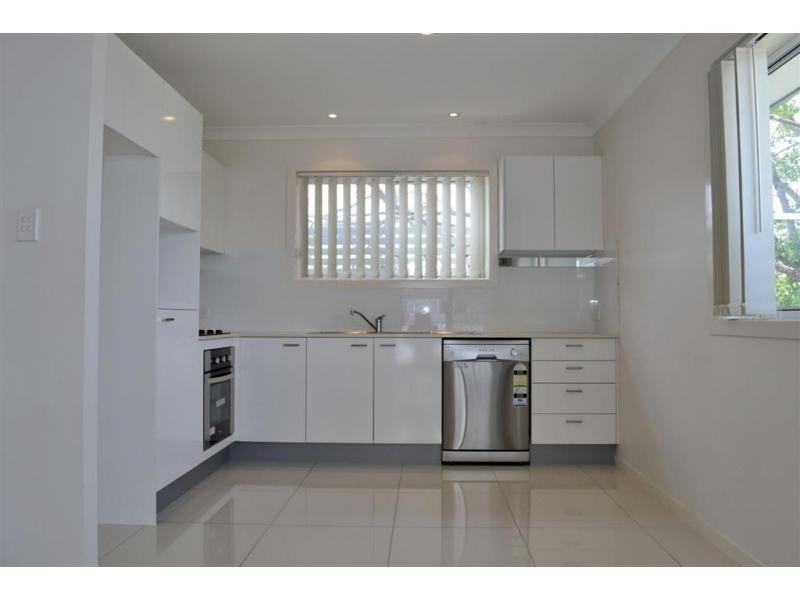 11/12 Lake Street, Yeronga QLD 4104