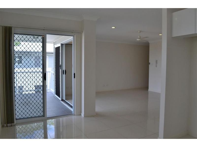 11/12 Lake Street, Yeronga QLD 4104