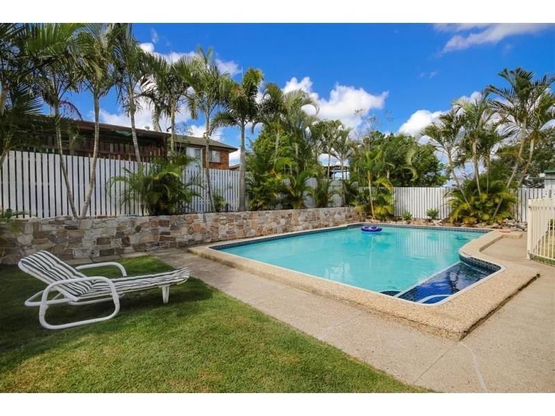 232 Broadwater Road, Mansfield QLD 4122