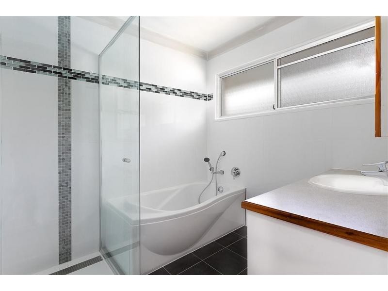 232 Broadwater Road, Mansfield QLD 4122