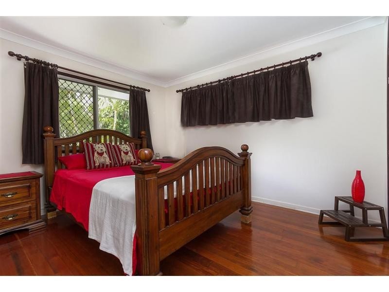 232 Broadwater Road, Mansfield QLD 4122