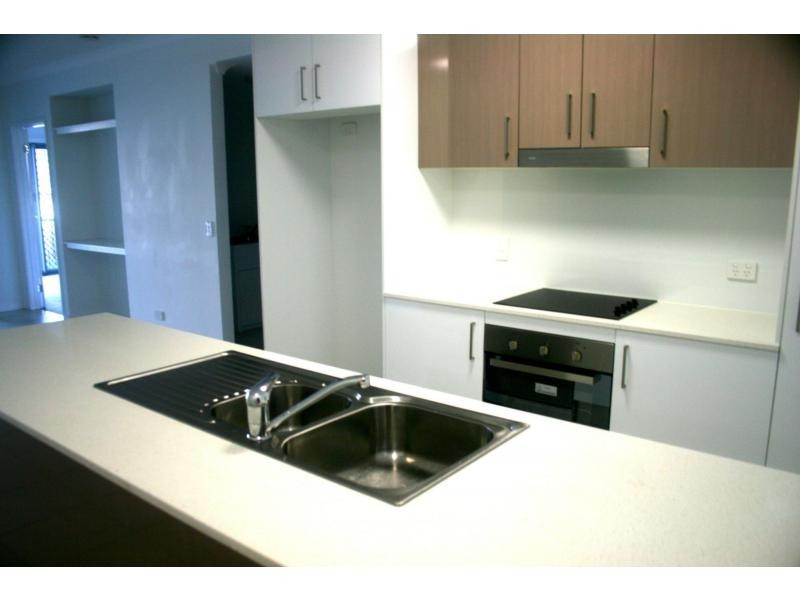 2/16 Dulendella Street, Zillmere QLD 4034