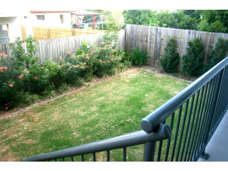 2/16 Dulendella Street, Zillmere QLD 4034