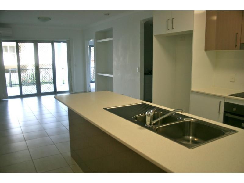 2/16 Dulendella Street, Zillmere QLD 4034