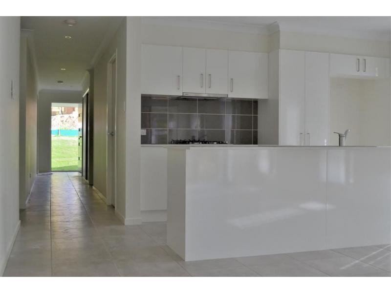 30 Knightsbridge Drive, Chuwar QLD 4306