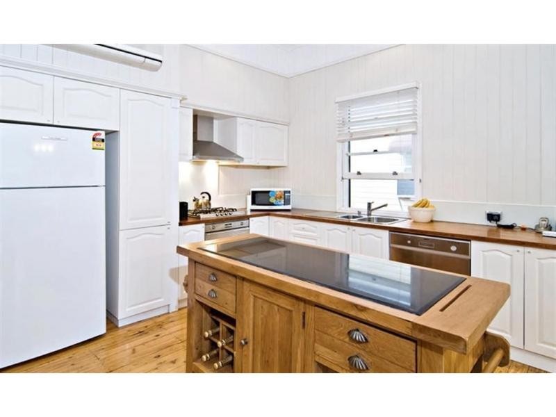 32 NICHOLAS Street, Windsor QLD 4030