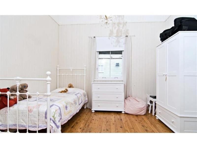 32 NICHOLAS Street, Windsor QLD 4030