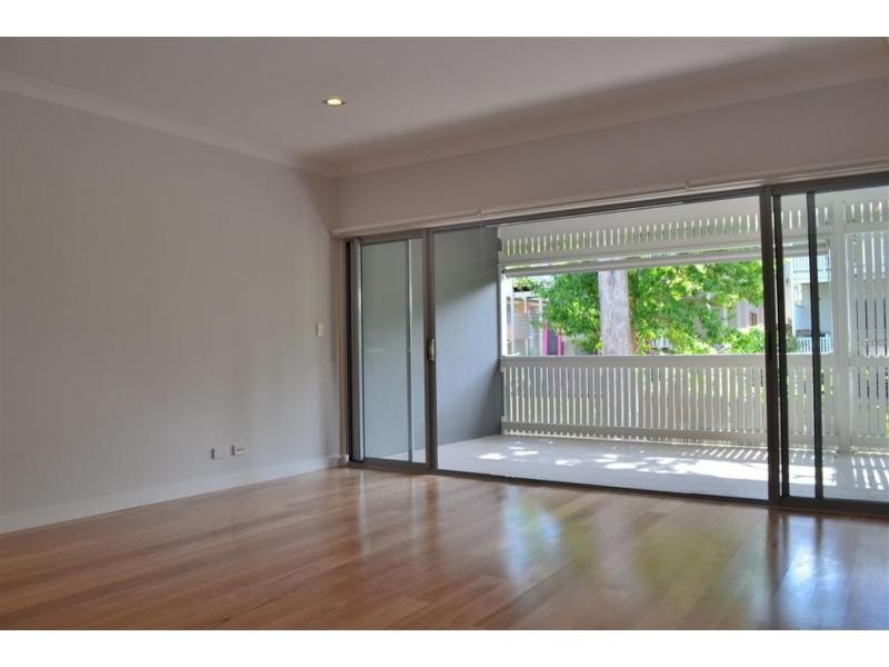 66 Overend Street, Norman Park QLD 4170