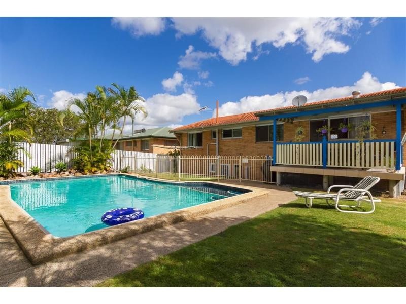 232 Broadwater Road, Mansfield QLD 4122