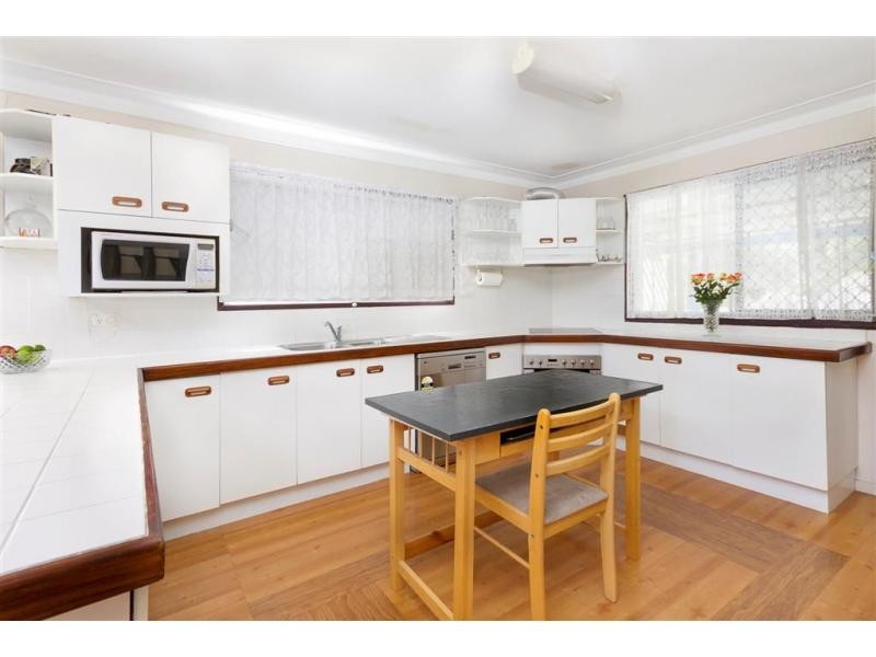 232 Broadwater Road, Mansfield QLD 4122