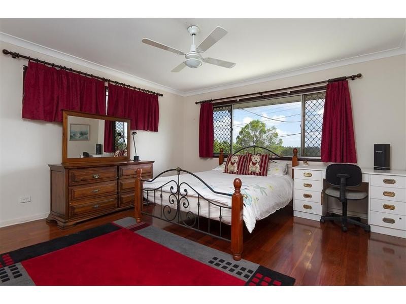 232 Broadwater Road, Mansfield QLD 4122