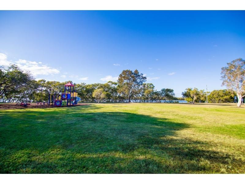 825 Esplanade, Lota QLD 4179