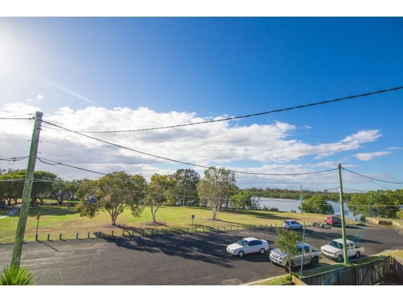 825 Esplanade, Lota QLD 4179