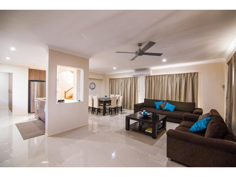 825 Esplanade, Lota QLD 4179