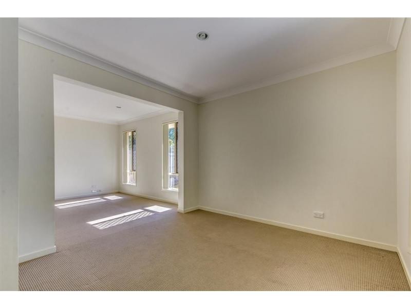 10 Lachlan Lane, Hillcrest QLD 4118