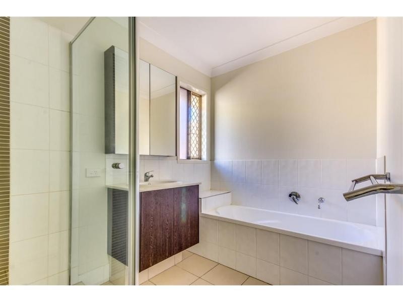 10 Lachlan Lane, Hillcrest QLD 4118