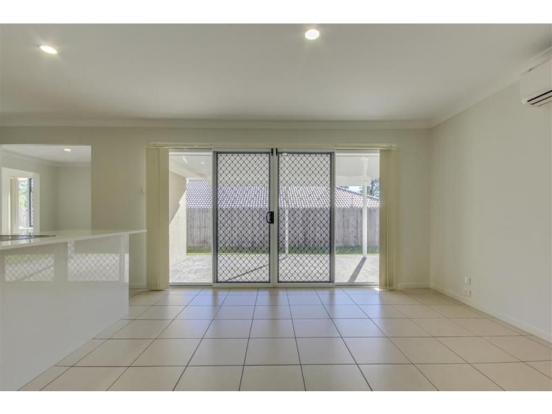 18 Lachlan Lane, Hillcrest QLD 4118