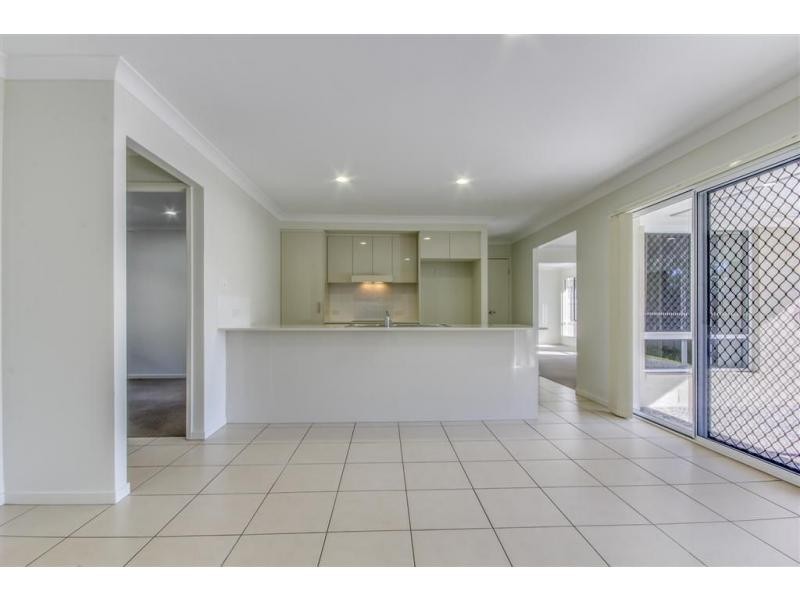 18 Lachlan Lane, Hillcrest QLD 4118