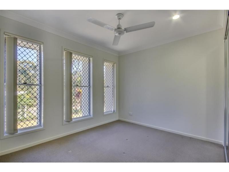 18 Lachlan Lane, Hillcrest QLD 4118