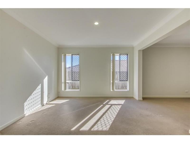 18 Lachlan Lane, Hillcrest QLD 4118
