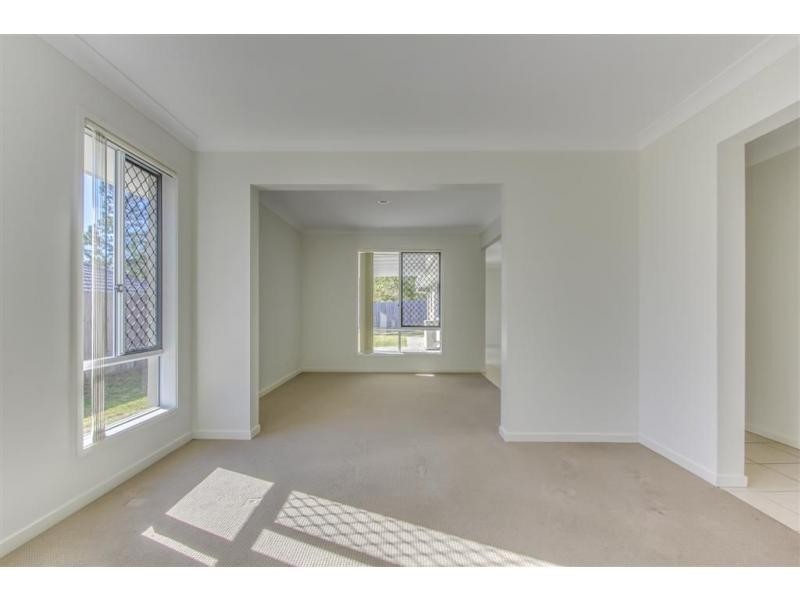 18 Lachlan Lane, Hillcrest QLD 4118