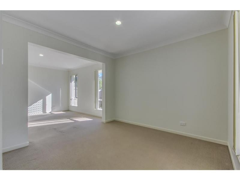 18 Lachlan Lane, Hillcrest QLD 4118