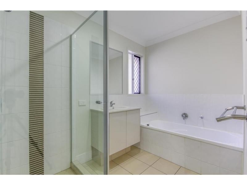 18 Lachlan Lane, Hillcrest QLD 4118