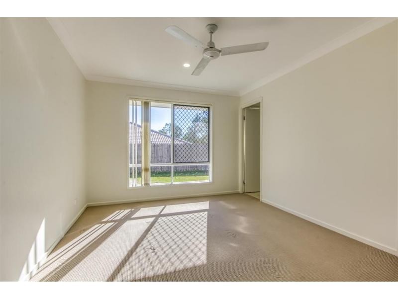 18 Lachlan Lane, Hillcrest QLD 4118