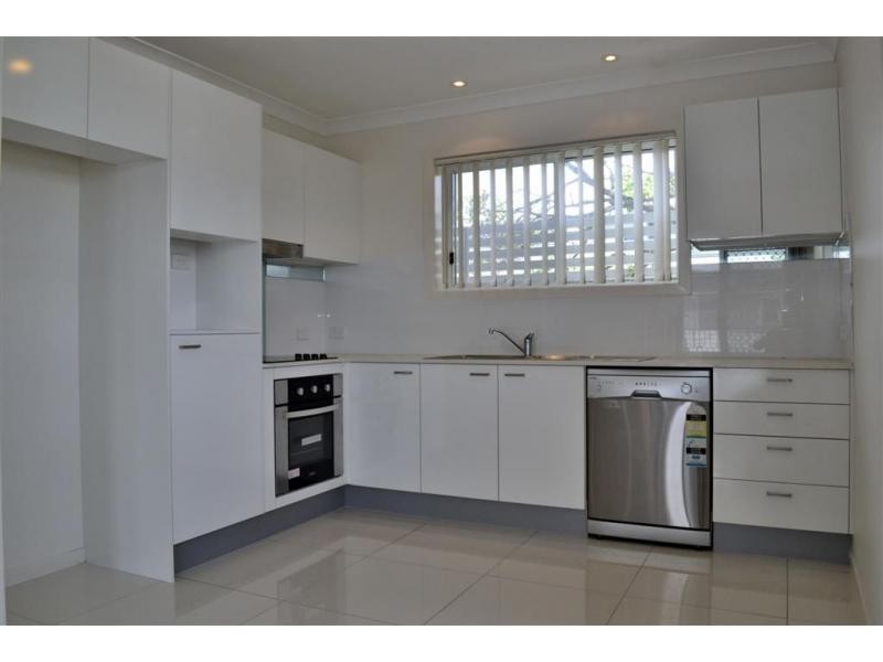 11/12 Lake Street, Yeronga QLD 4104