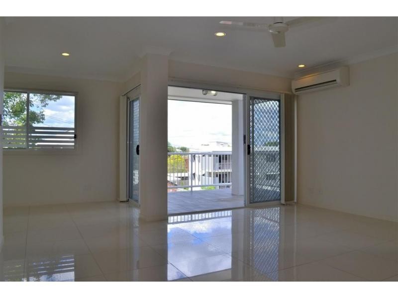 11/12 Lake Street, Yeronga QLD 4104