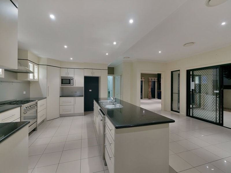 13 Grasmere Place, Carindale QLD 4152