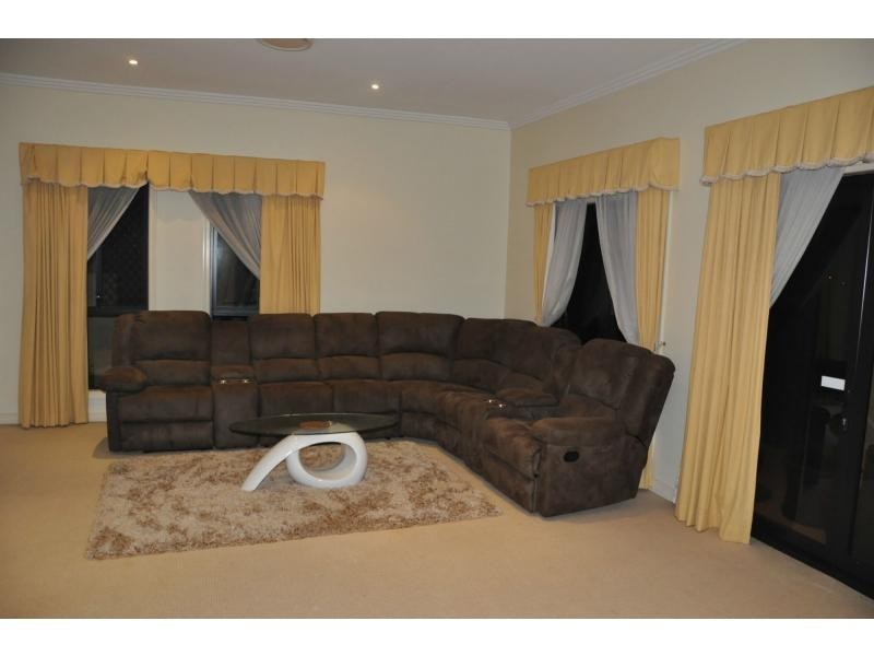 13 Grasmere Place, Carindale QLD 4152