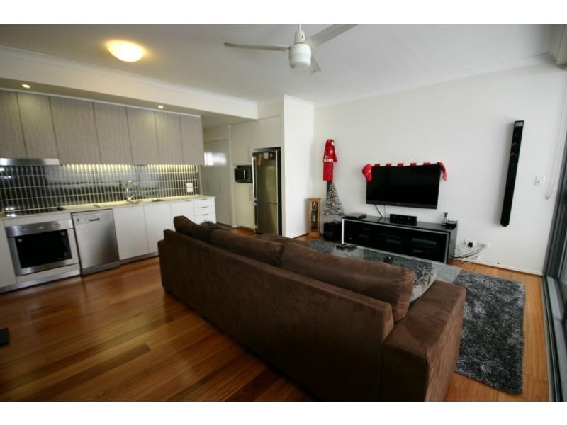 66 Waldheim Street, Annerley QLD 4103