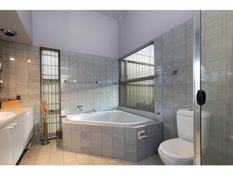 19 Faversham St, Woolloongabba QLD 4102