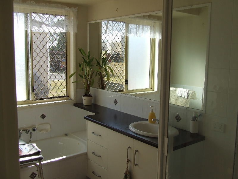 2 Moore Close, Hatton Vale QLD 4341