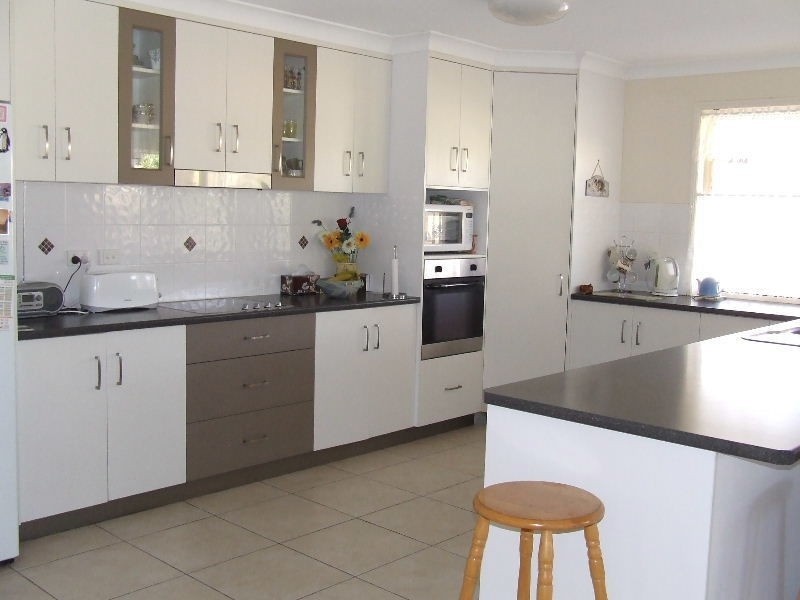 2 Moore Close, Hatton Vale QLD 4341