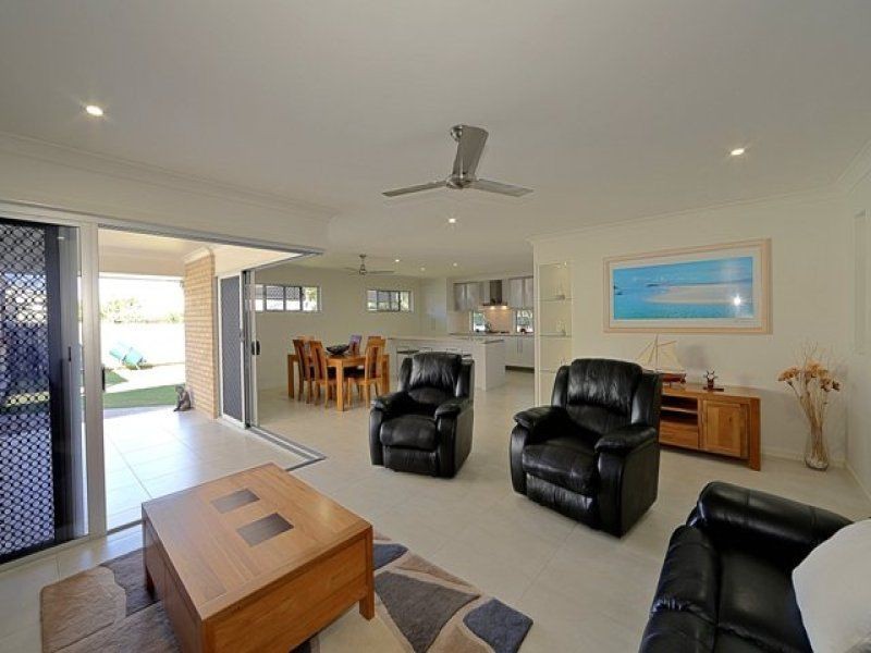 6 Ocean View Place, Elliott Heads QLD 4670