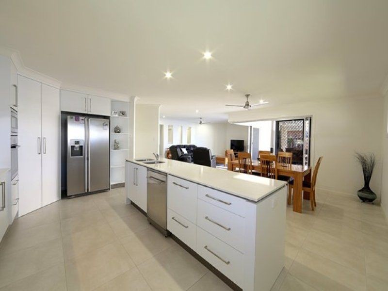 6 Ocean View Place, Elliott Heads QLD 4670