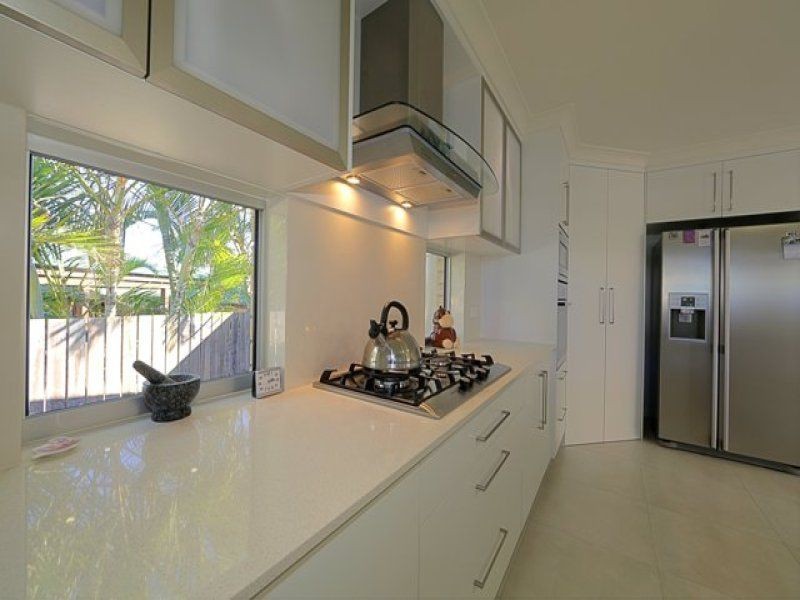 6 Ocean View Place, Elliott Heads QLD 4670